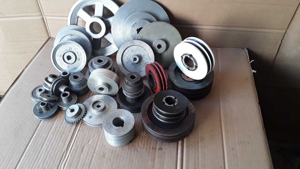 Polias em ferro e aluminio, lineares e escallares. E algumas dentadas.
