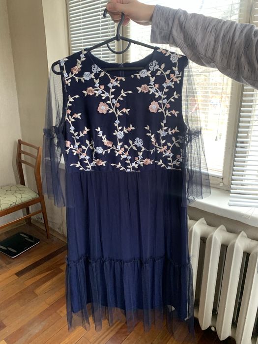 Елегантна темно-синя сукня з вишивкою/ женское платье