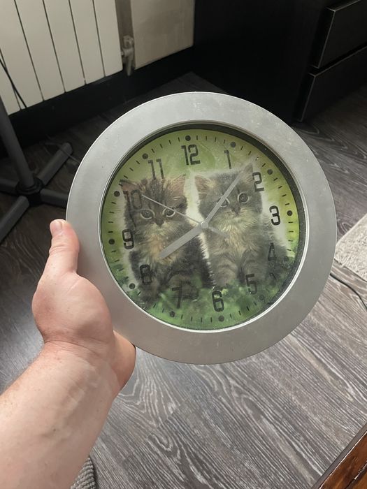 Продам настінний годинник