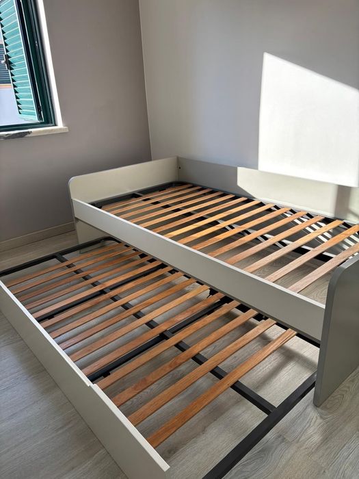 Cama Dupla com estrados