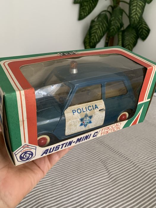 Carro antigo Austin Mini de friccao - PEPE