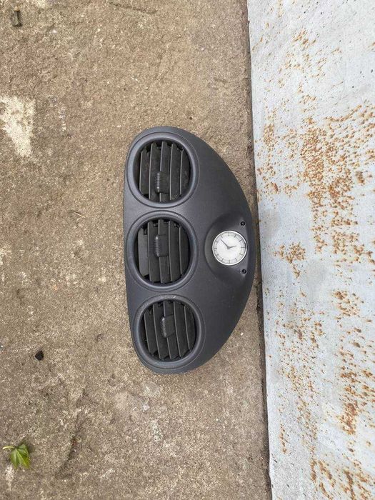 Часы рамка часов Chrysler 300m