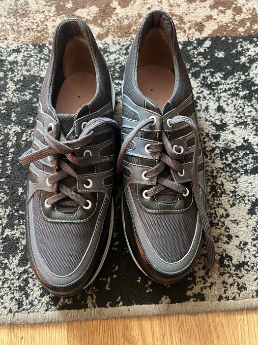 Кросівки шкіряні 43розмір