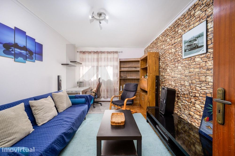 Apartamento T1+3 com Terraço e Box Fechada