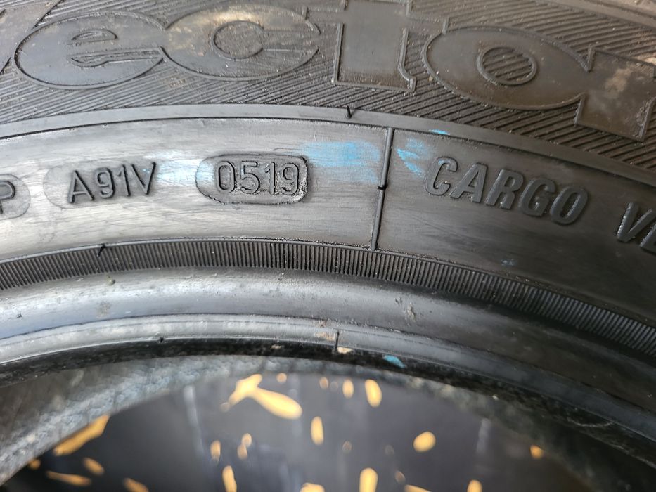 Opony wielosezonowe 215/60/17C Goodyear 7,7mm