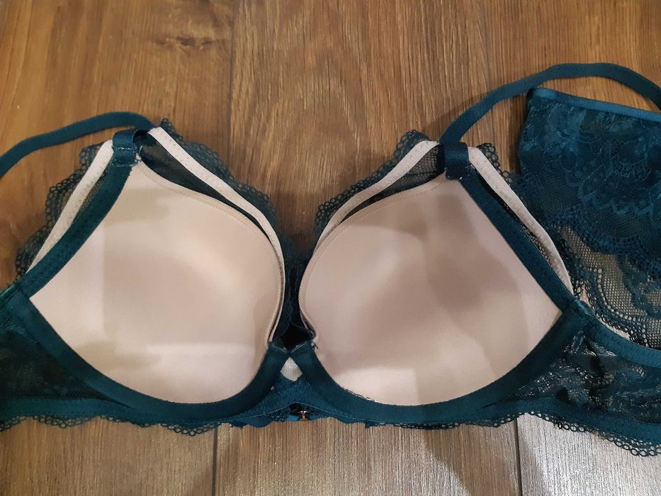 Komplet biustonosz i 5x figi marki Esotiq model Iskra butelkowa zieleń