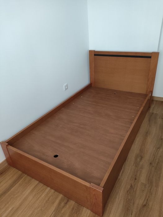 Cama + estrado + cabeceira solteiro em pinho