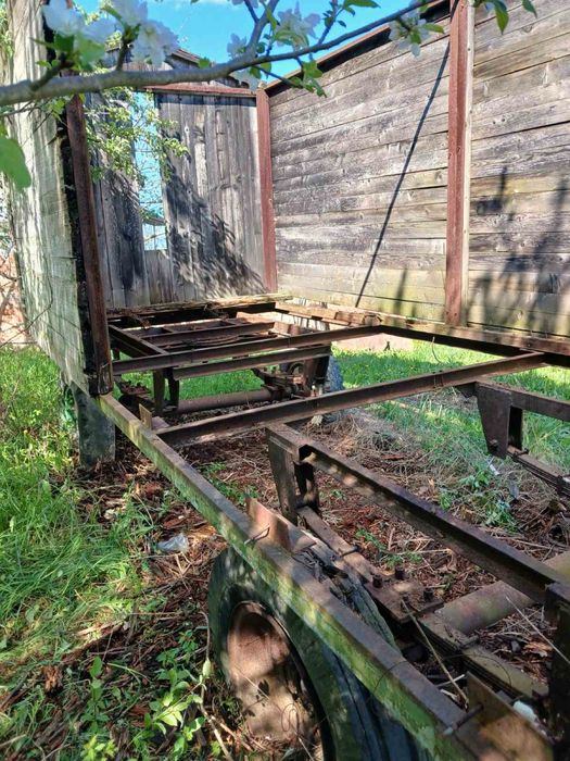 Причіп-платформа (шасі для контейнера, мобільної лазні, будинку)