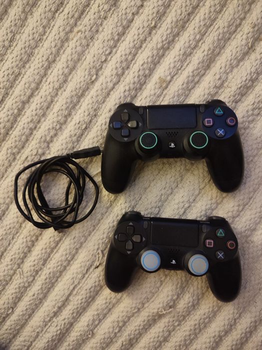 PS4 Slim 1 TB + 2 comandos + FIFA20 + GTAV