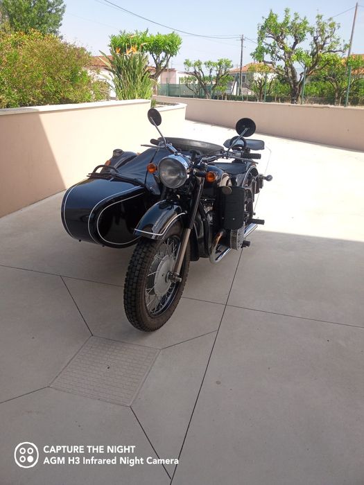 Moto Antiga com Side Car