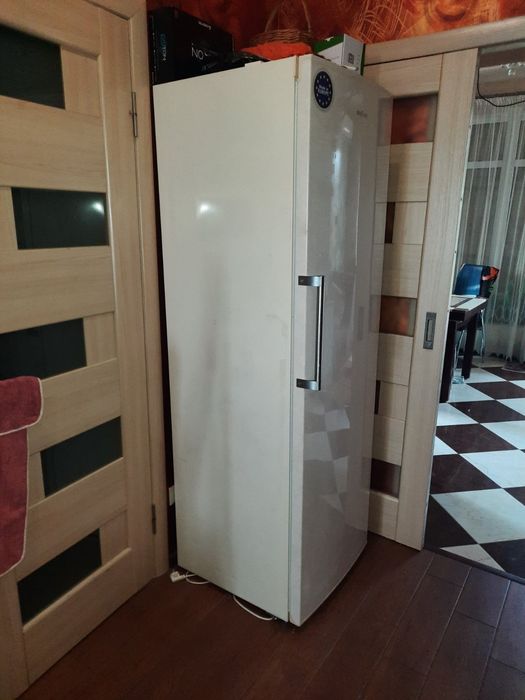 Продам морозильную камеру NOFROST
