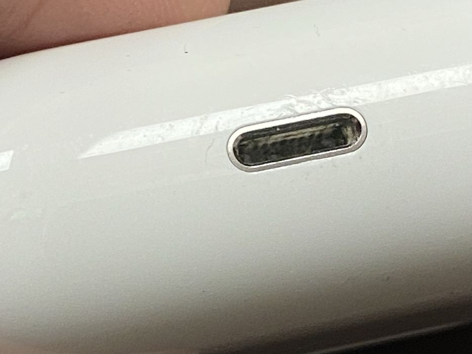 Продам оригинальный кейс Apple AirPods Pro 1-го  A2190