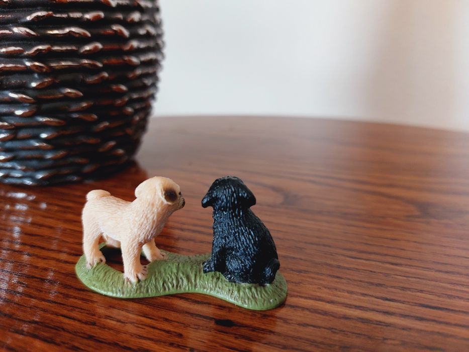 Mopsy schleich figurka.