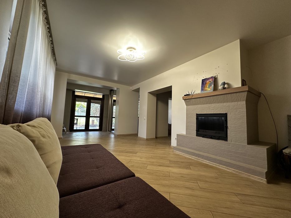 Шикарний будинок в мальовничій локації Бородянки