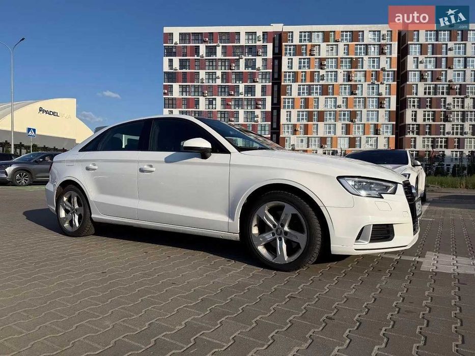 Audi A3 2018 8V (FL) 2.0 TFSI MT