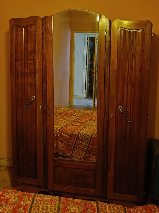 Roupeiro muito antigo