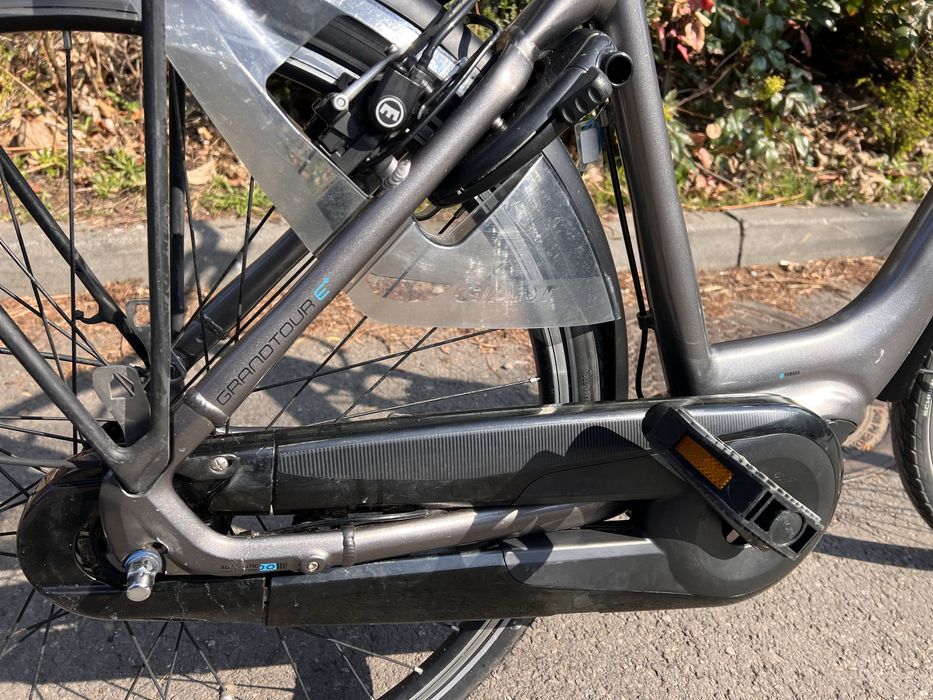 Rower elektryczny GIANT GRANDTOUR E+ silnik centralny YAMAHA  /A