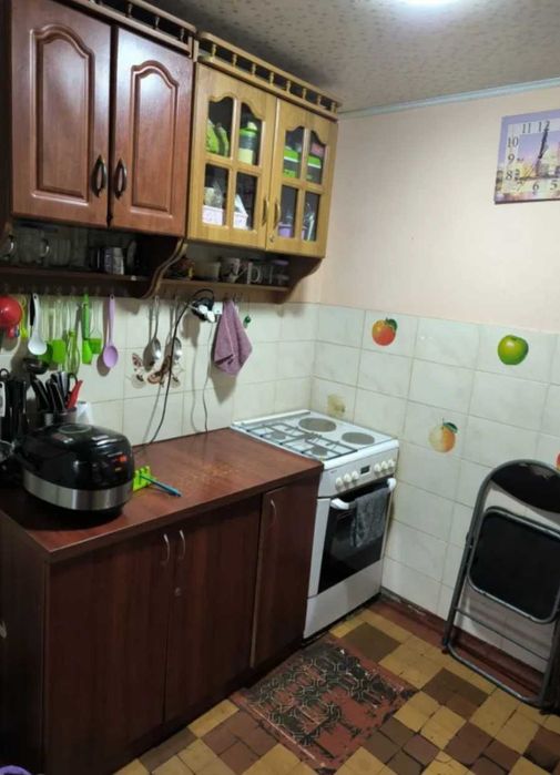 Доглянута кімната в гуртожитку з власним санвузлом