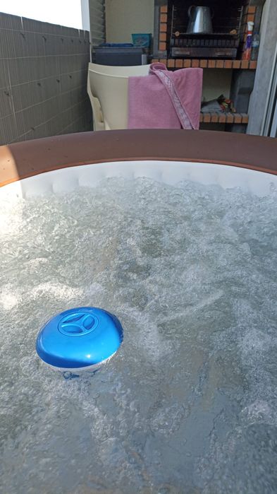 Jacuzzi Arebos Whirlpool | SPA insuflável | Interior e exterior, 90 jatos, com aquecimento, 550 litros, Incl. Cobertura
