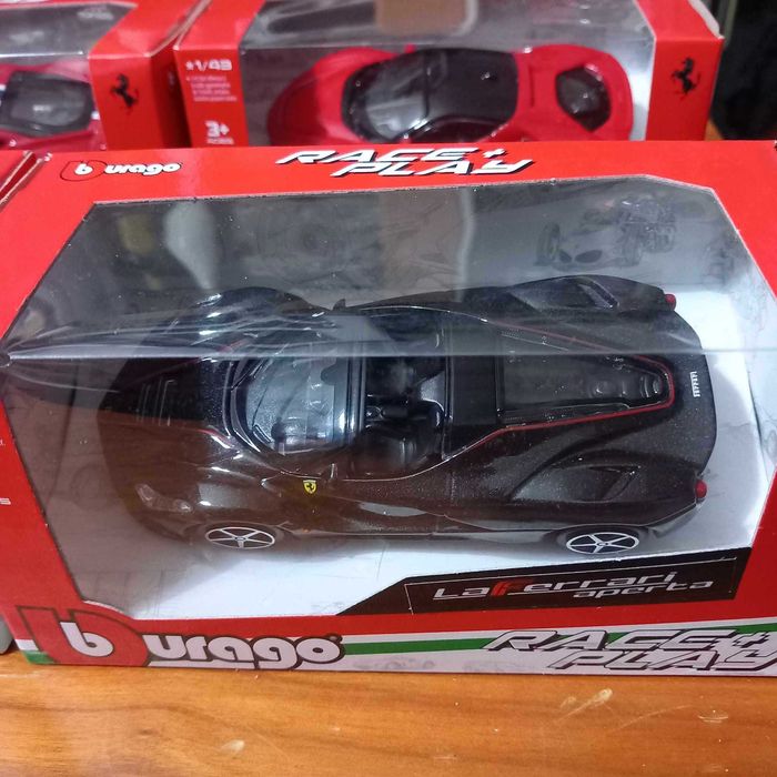 Ferrari 1/43 Bburago NOVO com 10% de desconto