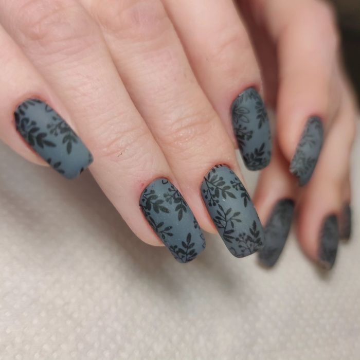 Манікюр, педикюр.