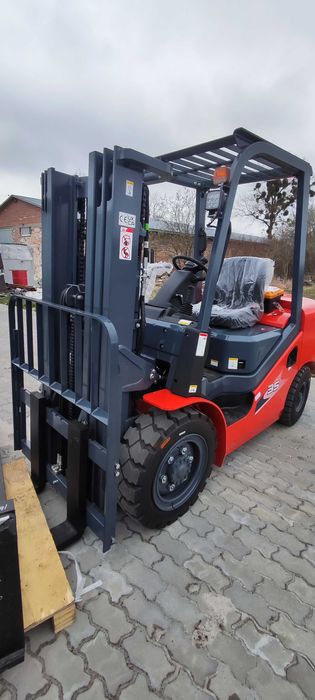 Навантажувач вилковий погрузчик