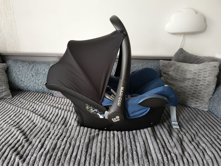 Fotelik i dwie bazy ISOFIX maxi Cosi cabrio fix 0-13 granatowy