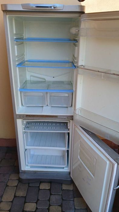 Холодильник Indesit