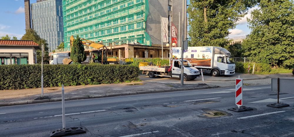 Przewierty sterowane Kret wbijanie rur przeciski usługi minikoparką