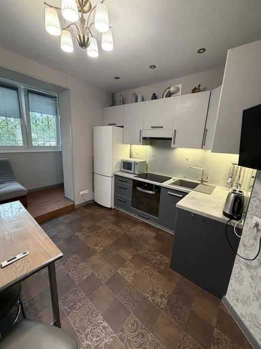 Продам 2 ком. кв. с ремонтом 602 м/р Медкомплекс, ул. Велозаводская LT