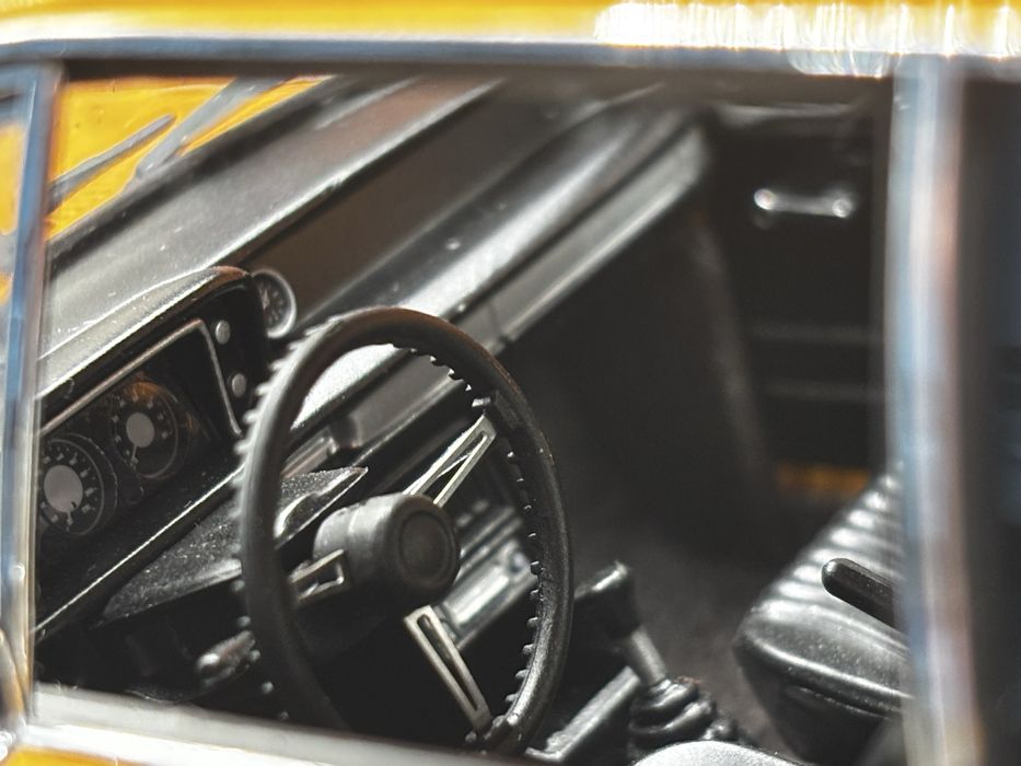 AutoArt 1:18 BMW 2002 Ti Pomarańczowy — piękny i rzadki