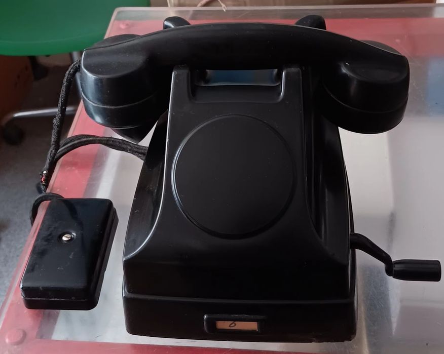 Telefone antigo de manivela