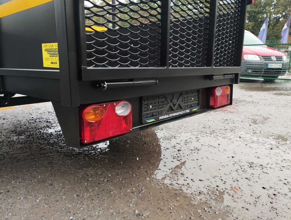 Причіп для перевезення тварин, телят, свиней, худоби, скотовіз