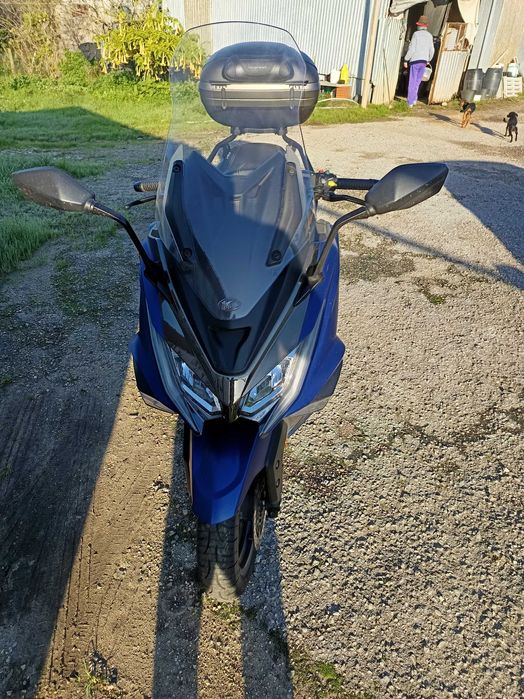 KYMCO AK 550 maxi scooter