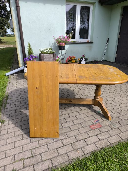 Drewniany rozkładany stół