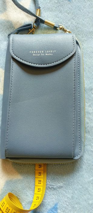 Mała niebieska torebka na telefon z portfelem