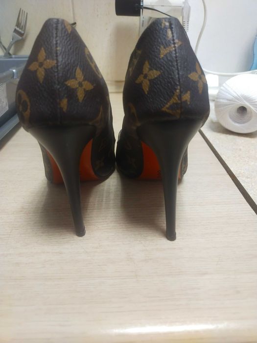 Brązowe szpilki Louis Vuitton rozmiar 37