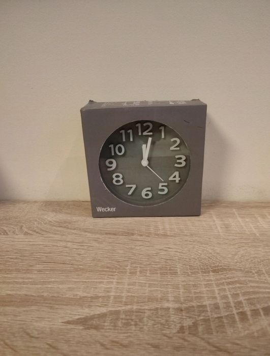 Nowy, śliczny zegar. Piękny kolor