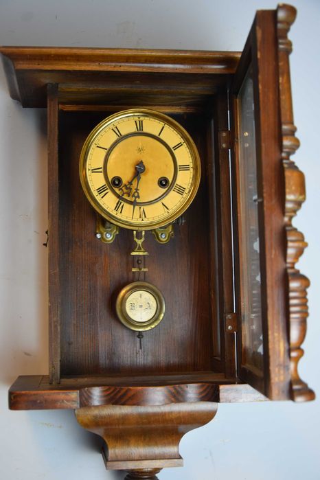 Wiszący zegar ścienny Junghans A06 - miniatura