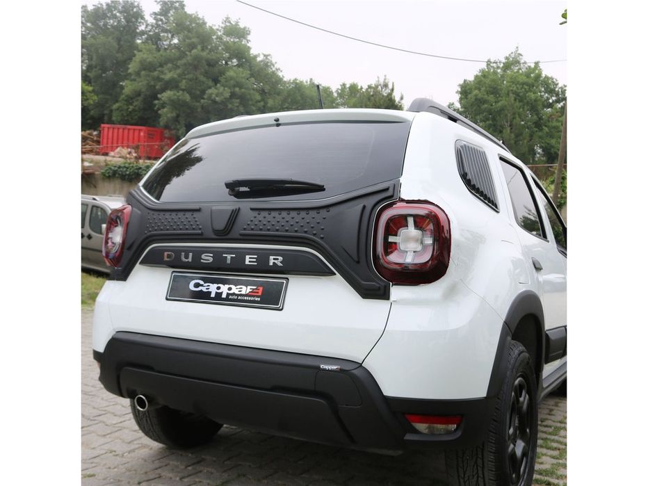 Renault Duster 2018-2024 Пластикова накладка на кришку багажника