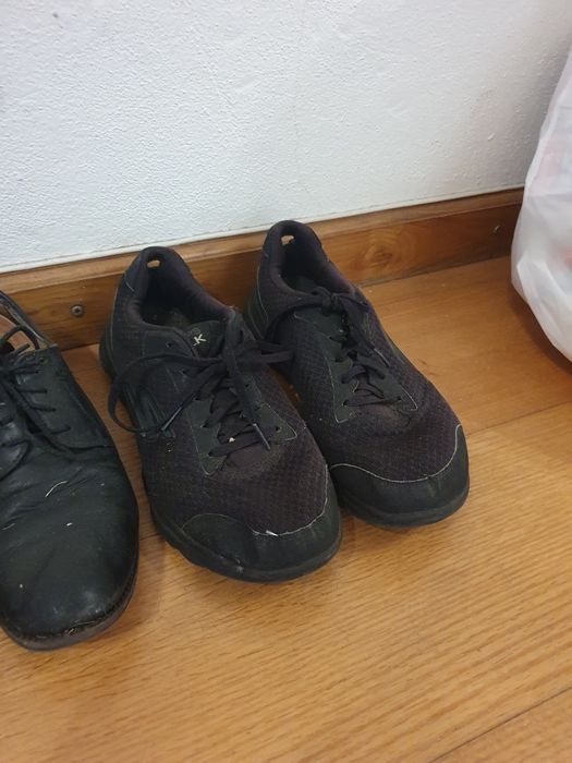 Sapatos e sapatilhas usados