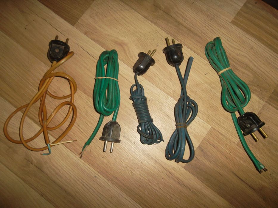Stary sznur sieciowy do radia