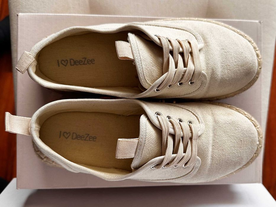 Beżowe espadryle idealne na lato