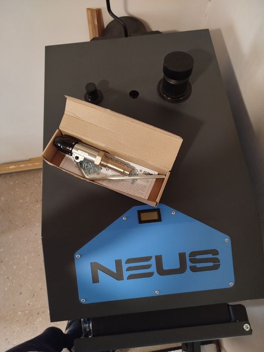 Твердотопливный котёл NEUS 15 кВт,  дымоход  6 м.консоль (лестница)