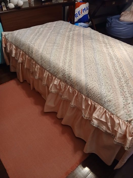 Colcha pendentes de cortinados folho dos pendentes e puf