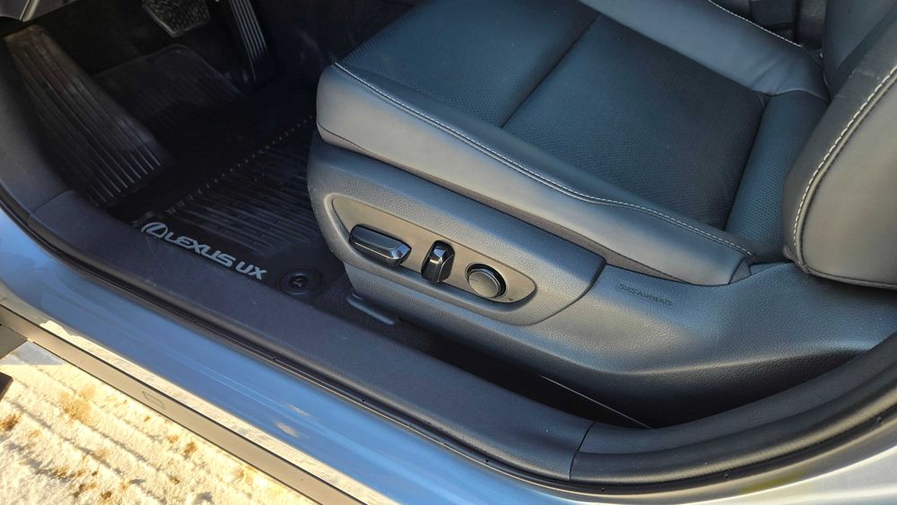 Lexus UX 250h AWD F Sport Design 2023 Гибрид пробег 7800км