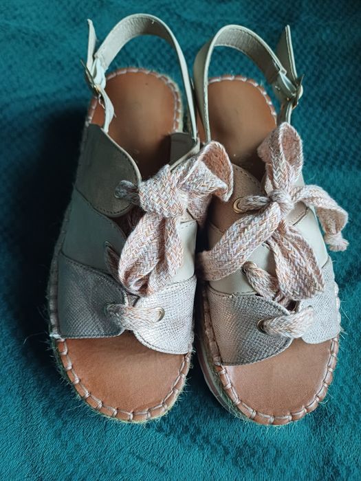 Sandaly na grubym spodzie