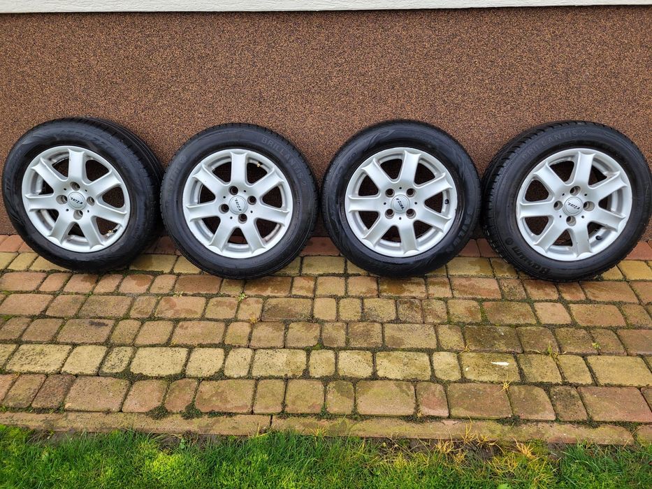 Komplet opon 14 alufelgi Toyota Yaris
