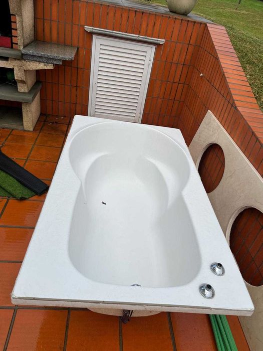 Banheira de cerâmica para casa de banho grande