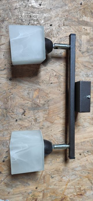 Sprzedam lampę na 2 żarówki